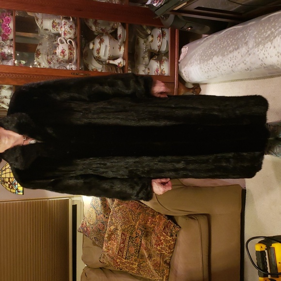 Embry's small long black mink coat - Picture 10 of 15